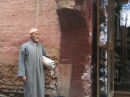 Un homme dans les rues de Marrakech