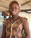 Femme s&eacute;n&eacute;galaise en costume traditionnel